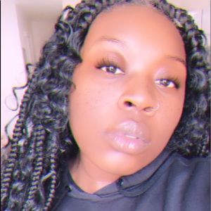 Meet your Posher, Ebony